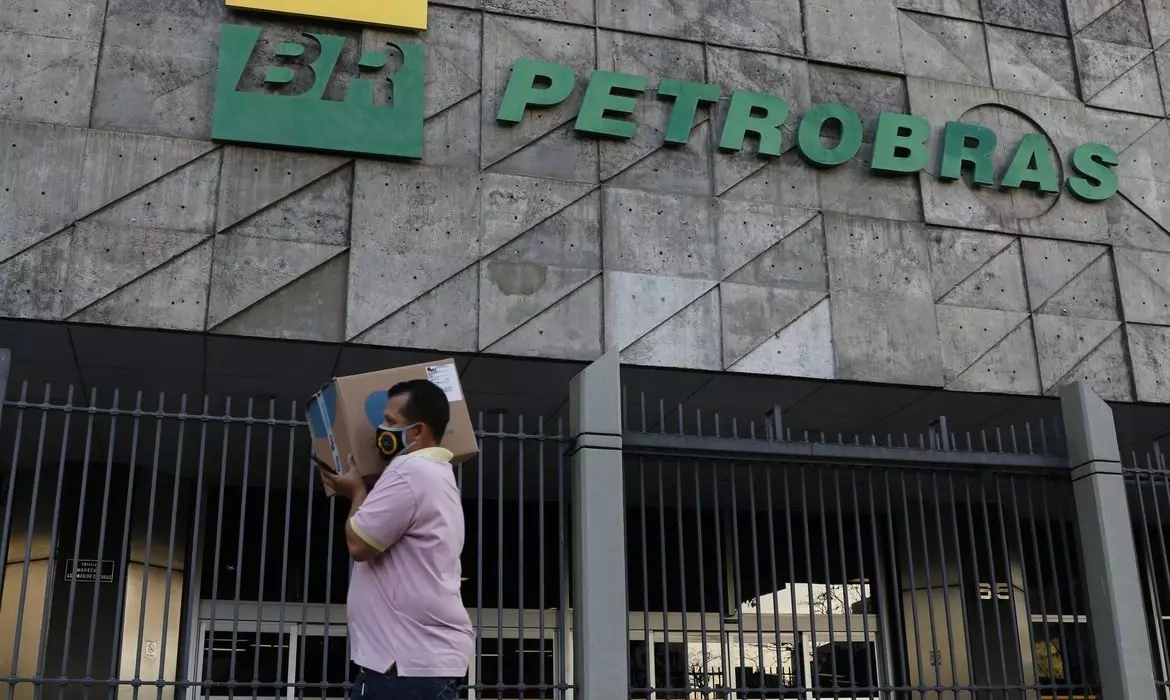 Petrobras muda política de dividendos e reduz ganho de acionistas